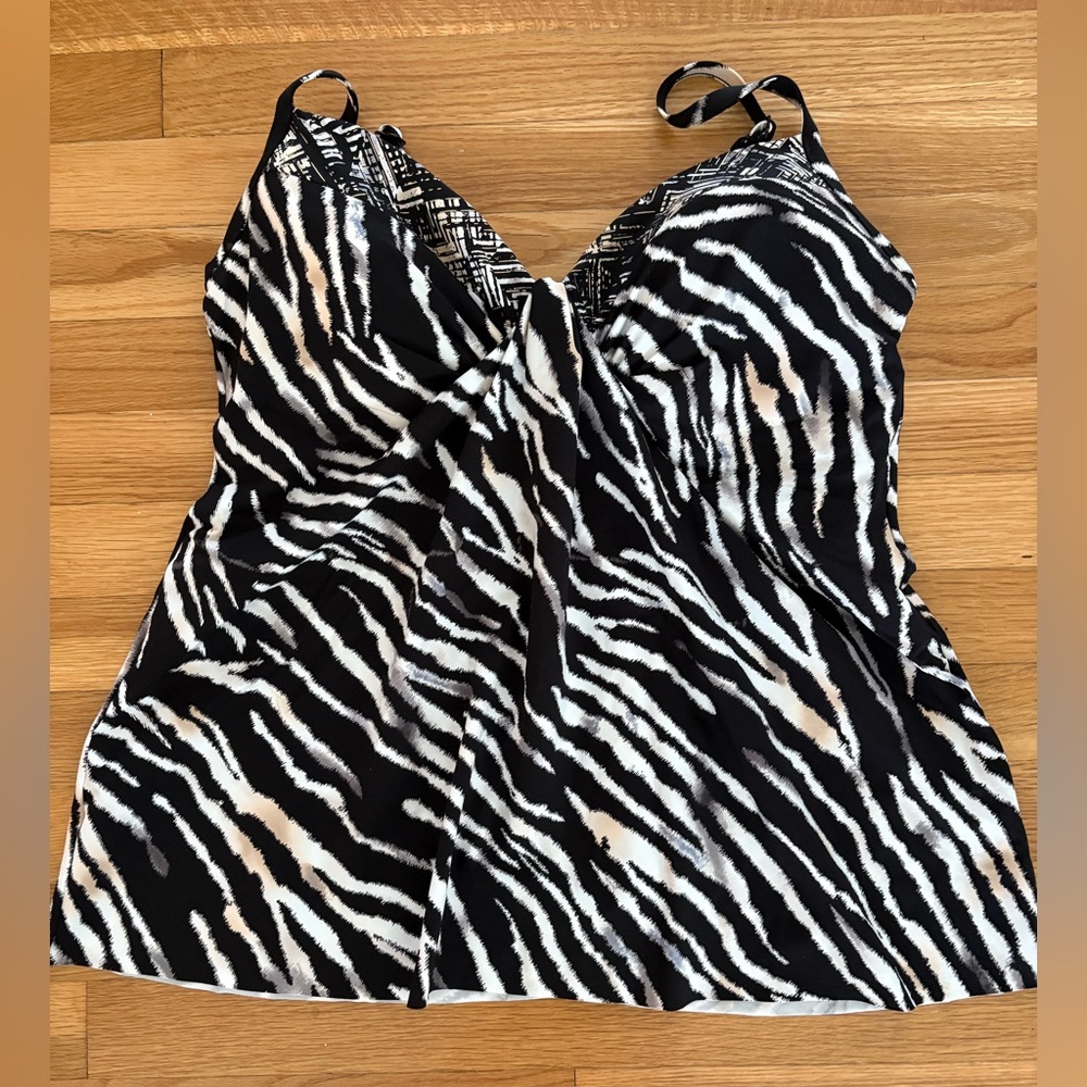 NWT Miraclesuit Black and White Zebra Print Swim Top - Size 14